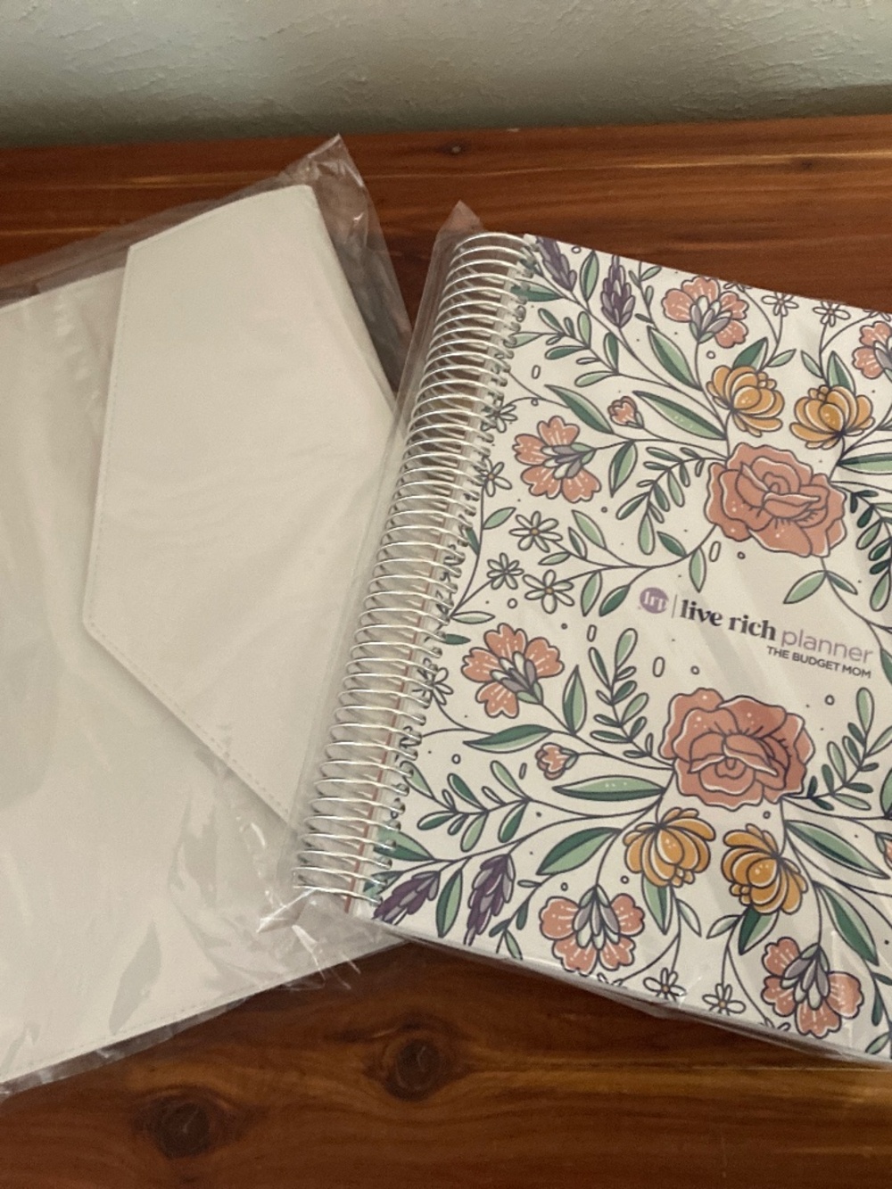 NEW The Budget Mom Live Rich Planner (Full Size) and White Folio